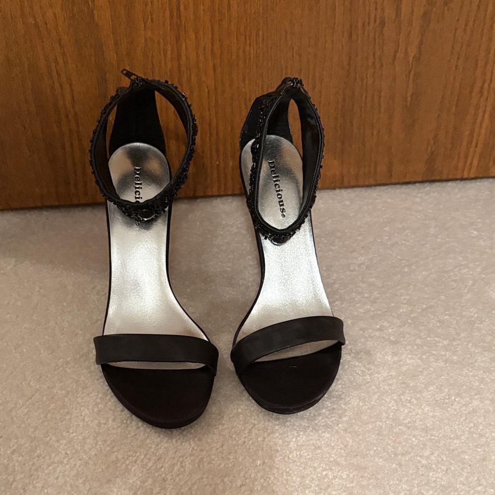 Delicious Elegant Black Heels